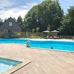 555 Op Recreatiepark De Wielen 木屋 *