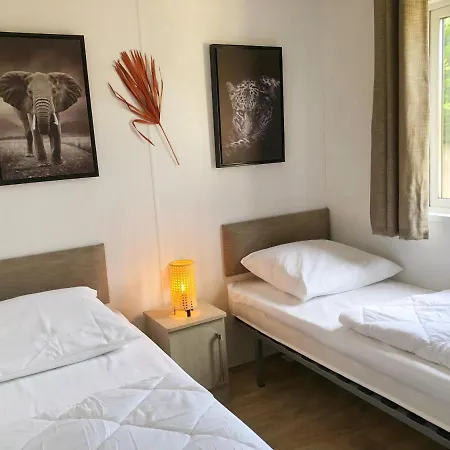 555 Op Recreatiepark De Wielen Chalet Sint Maarten