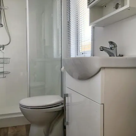 木屋 555 Op Recreatiepark De Wielen *