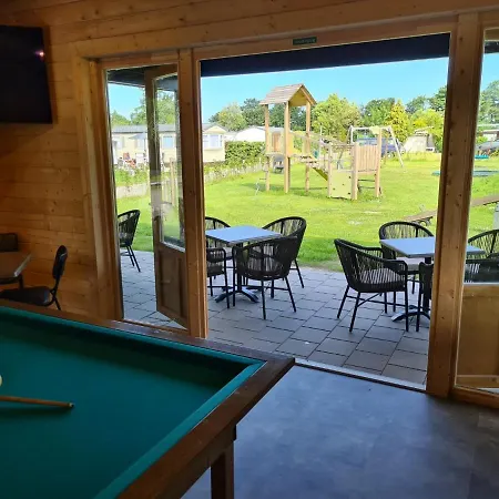 木屋 555 Op Recreatiepark De Wielen 荷属圣马丁