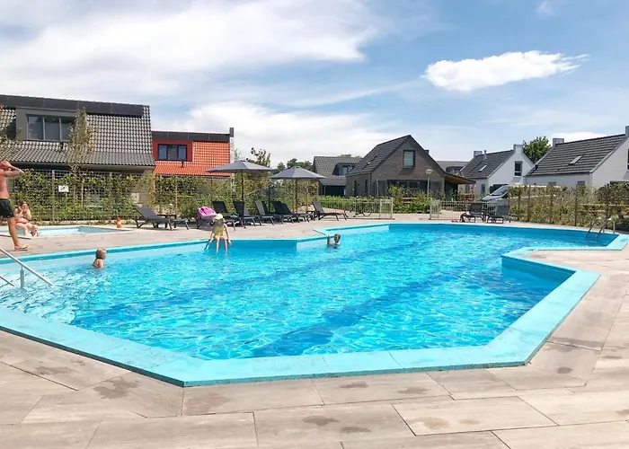 555 Op Recreatiepark De Wielen 木屋 *